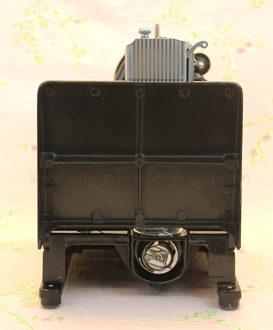 Singer Featherweight 222K Sewing Machine EM958** - Image 6