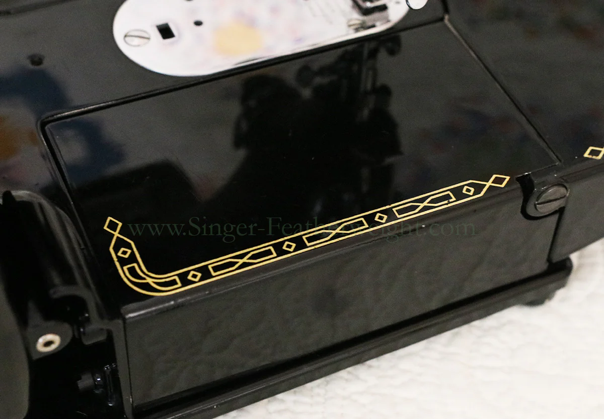 Singer Featherweight 222K Sewing Machine EM9581** - Image 13