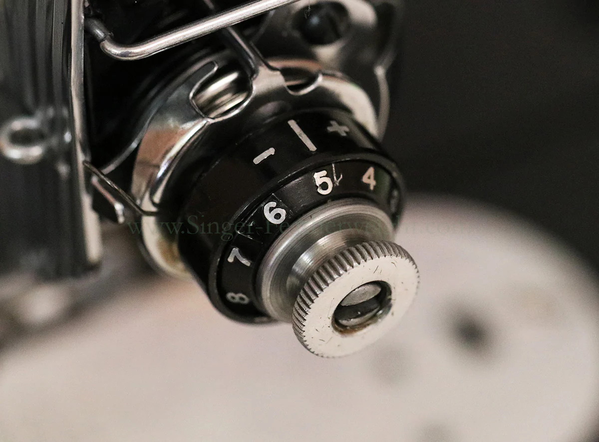 Singer Featherweight 222K Sewing Machine EM9581** - Image 15