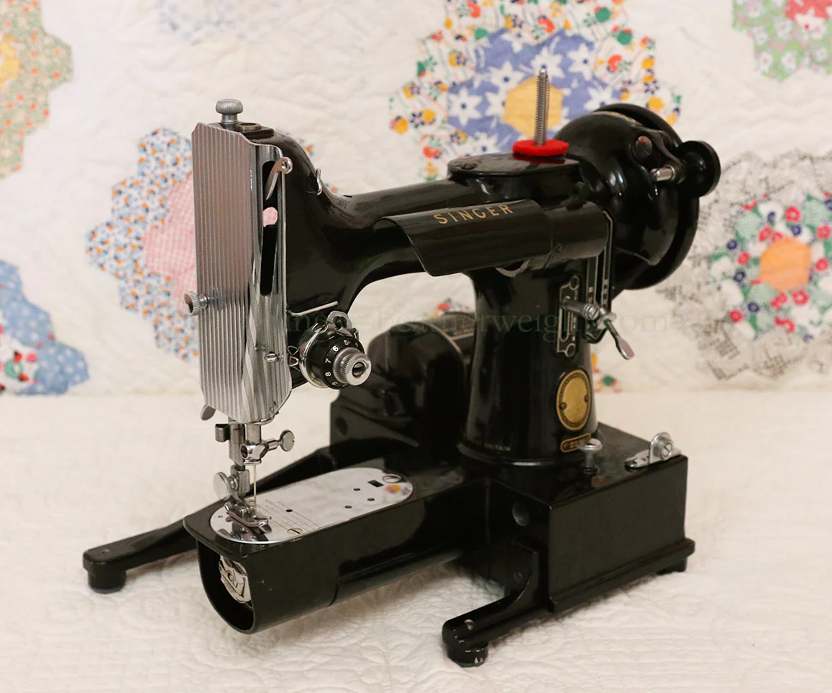 Singer Featherweight 222K Sewing Machine EM9581** - Image 2