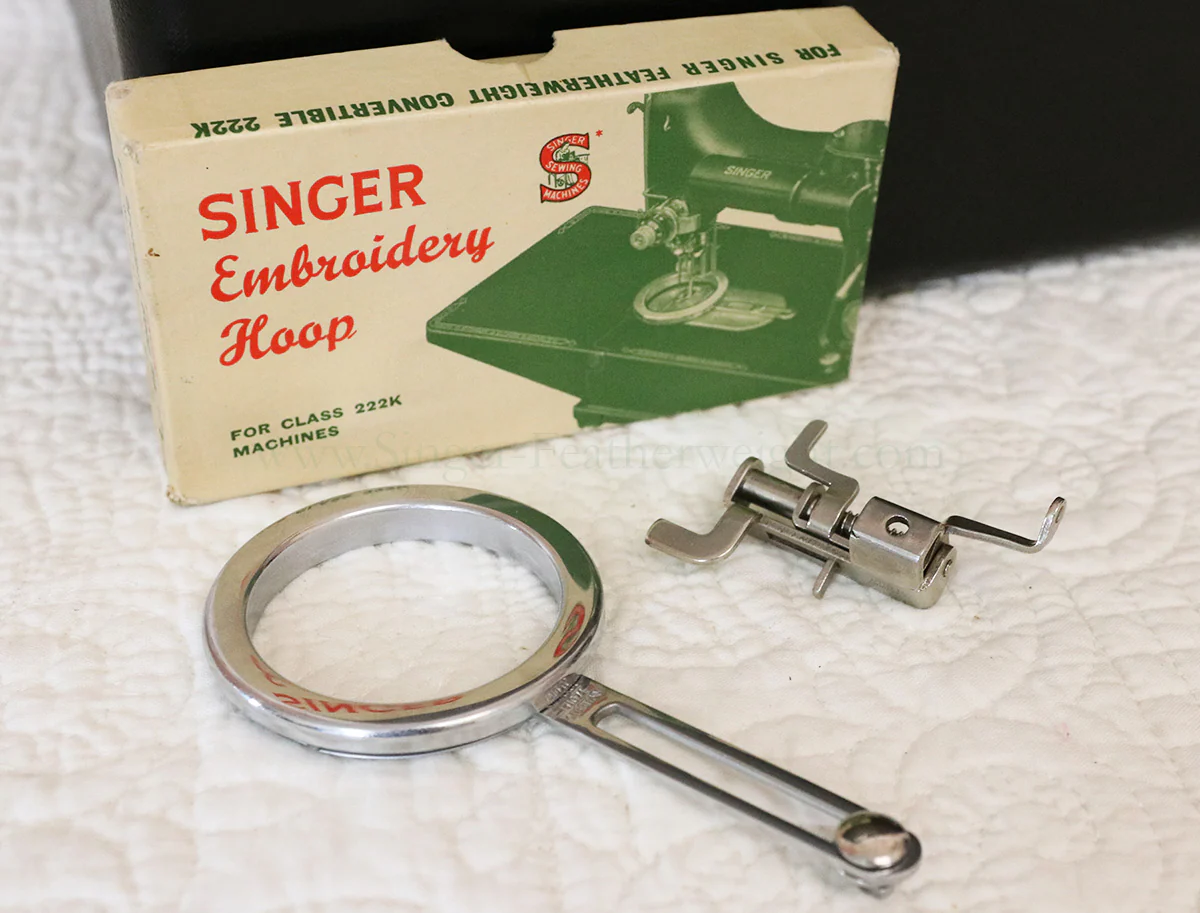 Singer Featherweight 222K Sewing Machine EM9581** - Image 22