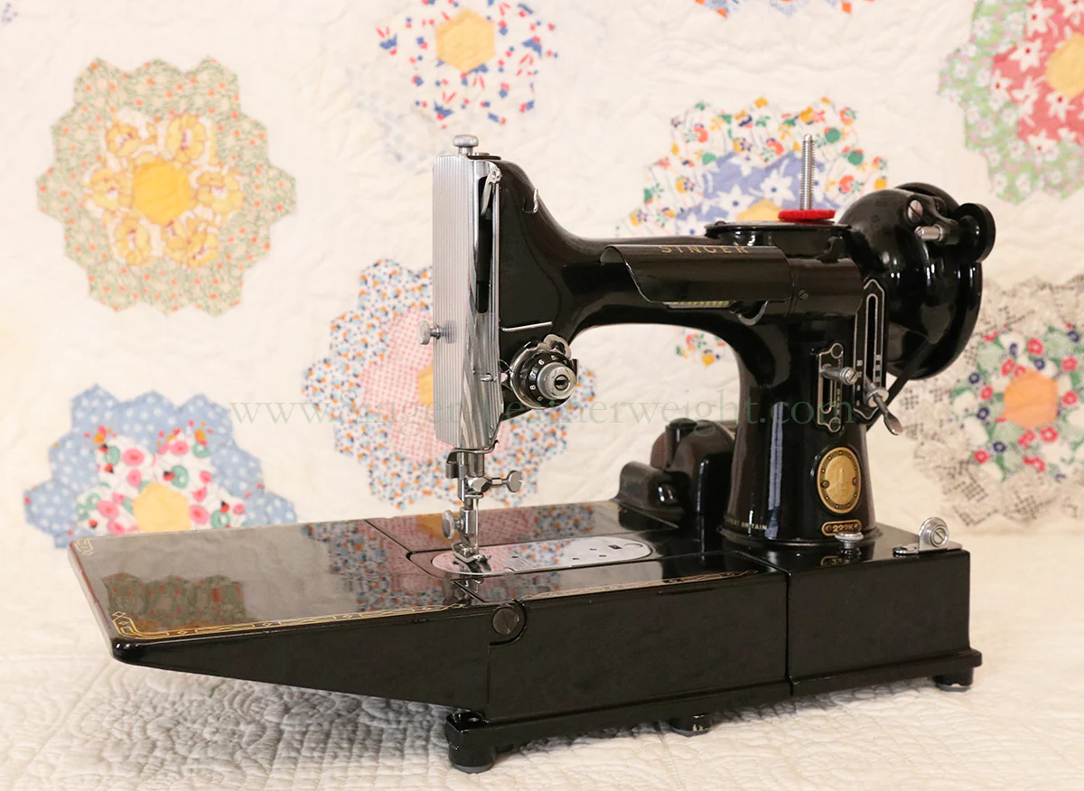 Singer Featherweight 222K Sewing Machine EM9581** - Image 3