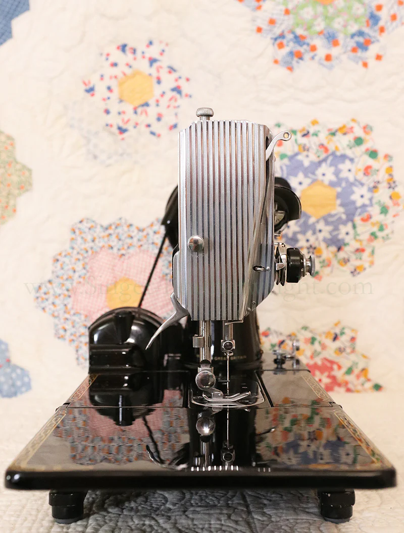 Singer Featherweight 222K Sewing Machine EM9581** - Image 4
