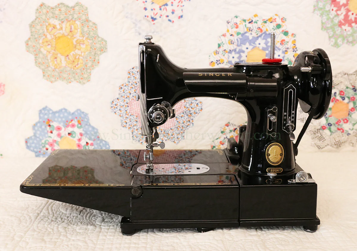 Singer Featherweight 222K Sewing Machine EM9581** - Image 6