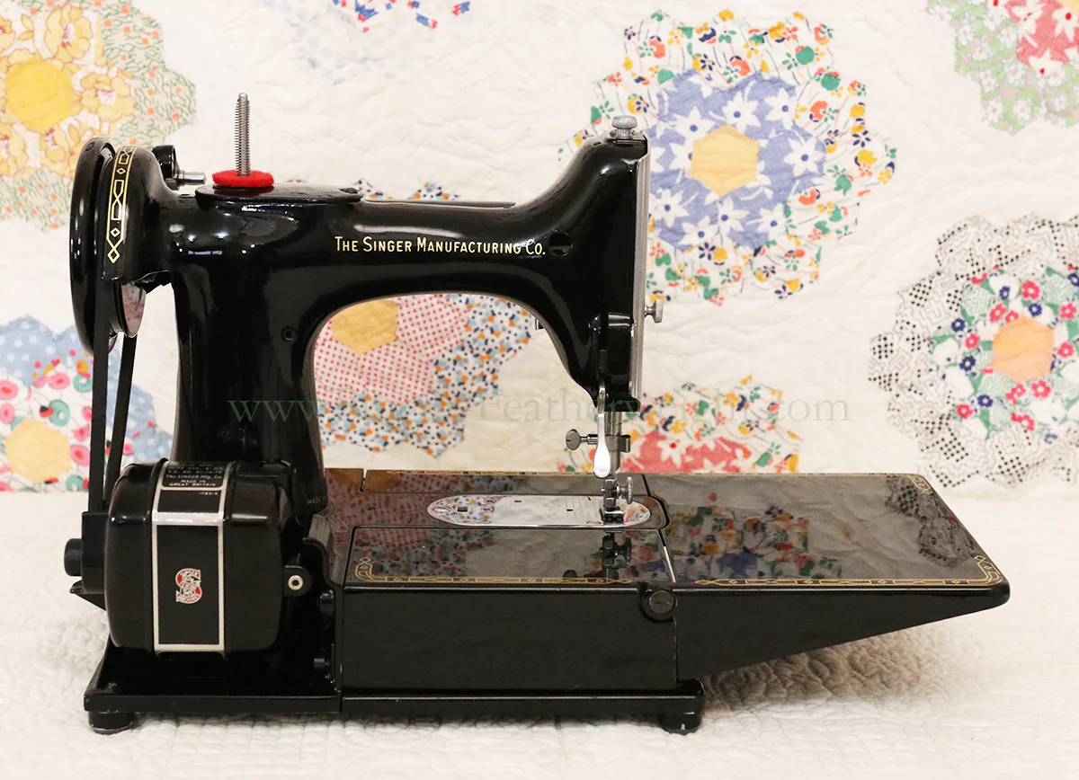 Singer Featherweight 222K Sewing Machine EM9581** - Image 8