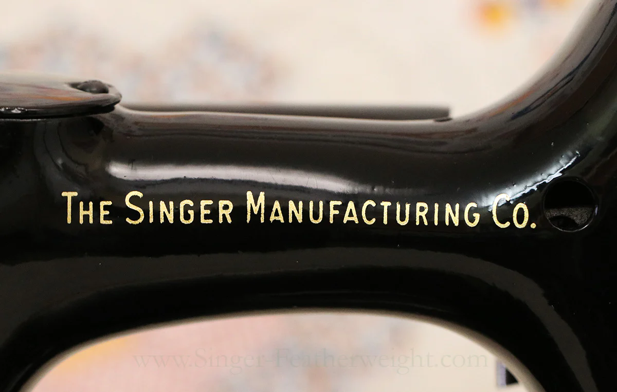 Singer Featherweight 222K Sewing Machine EM9581** - Image 9