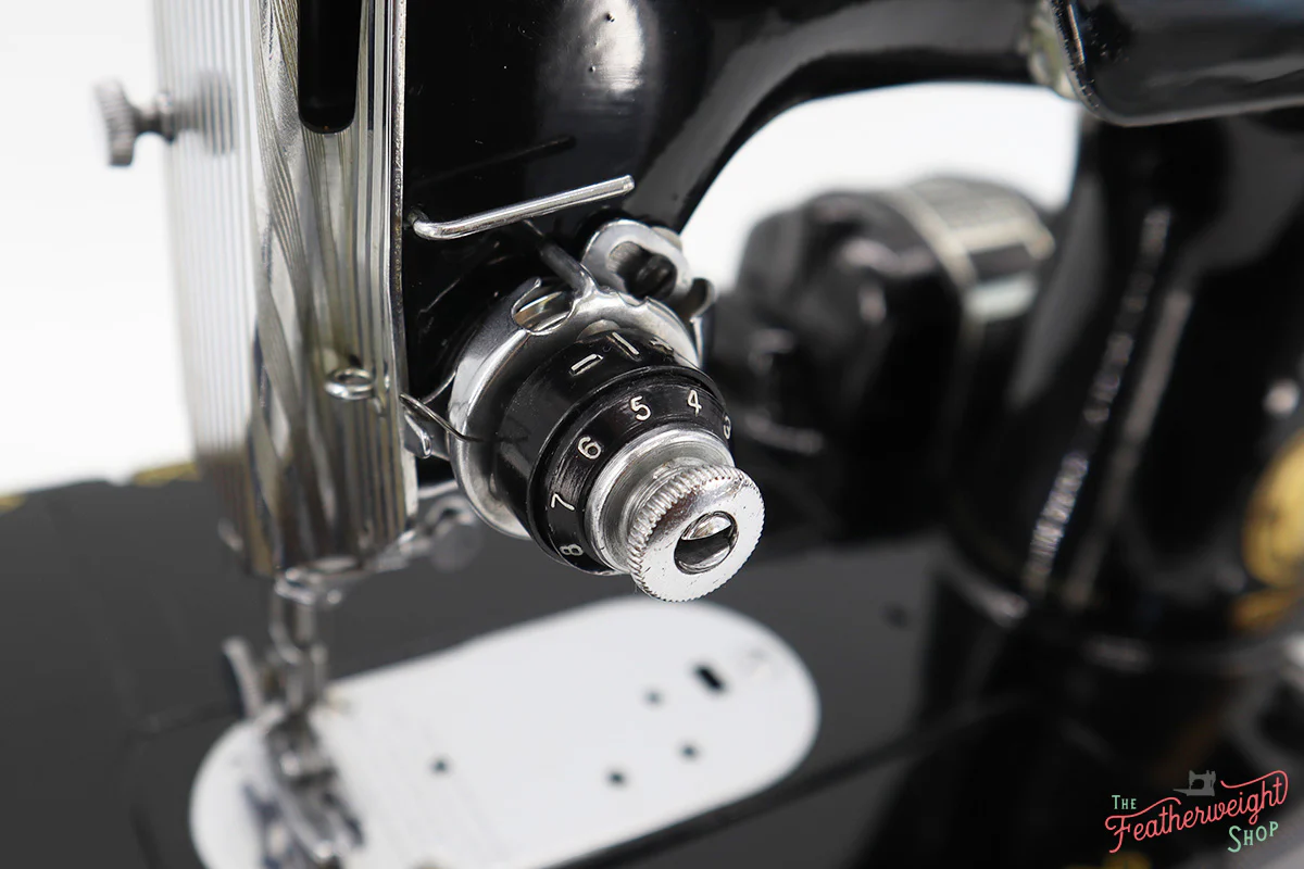 Singer Featherweight 222K Sewing Machine EM9583** - Image 15