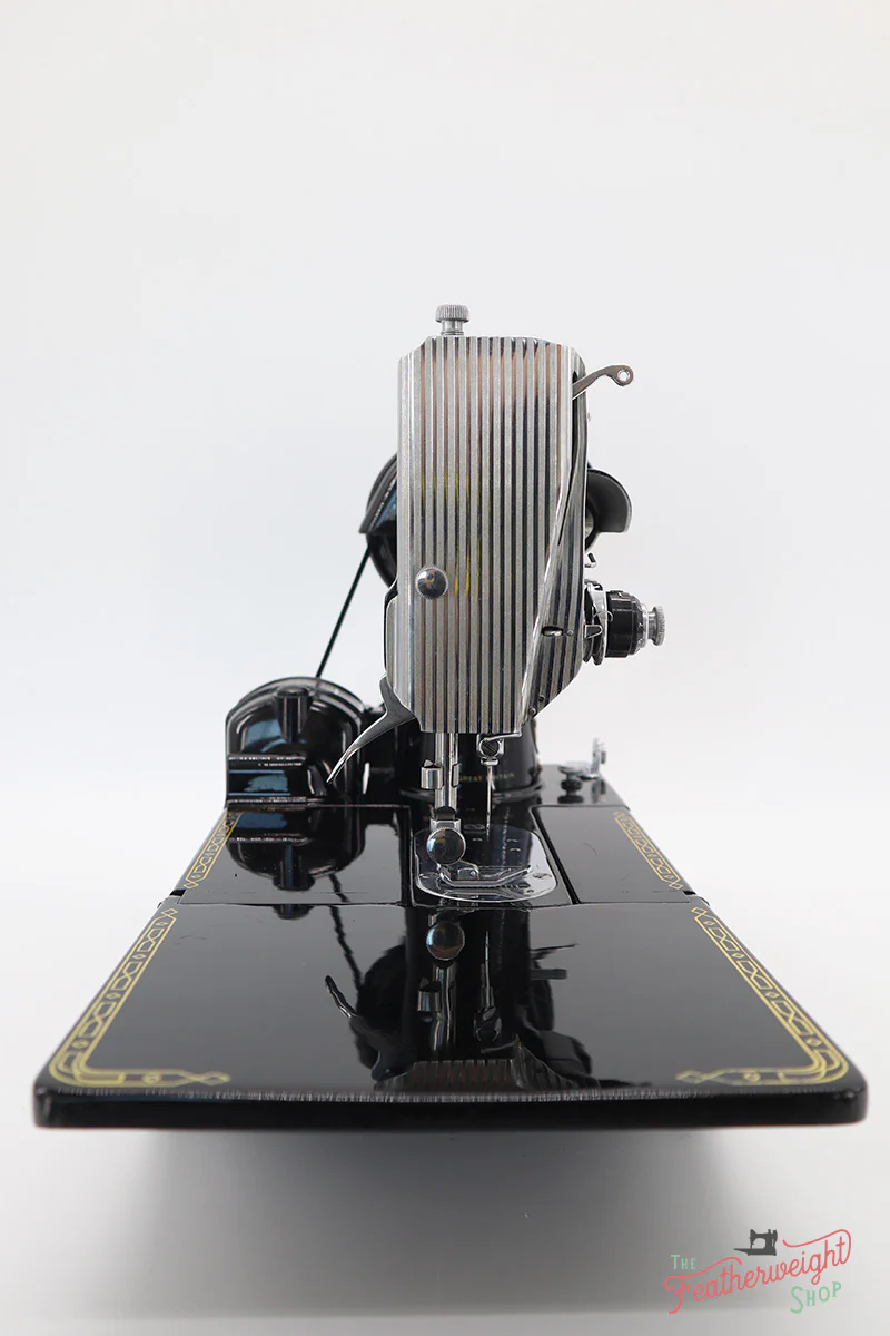 Singer Featherweight 222K Sewing Machine EM9583** - Image 4