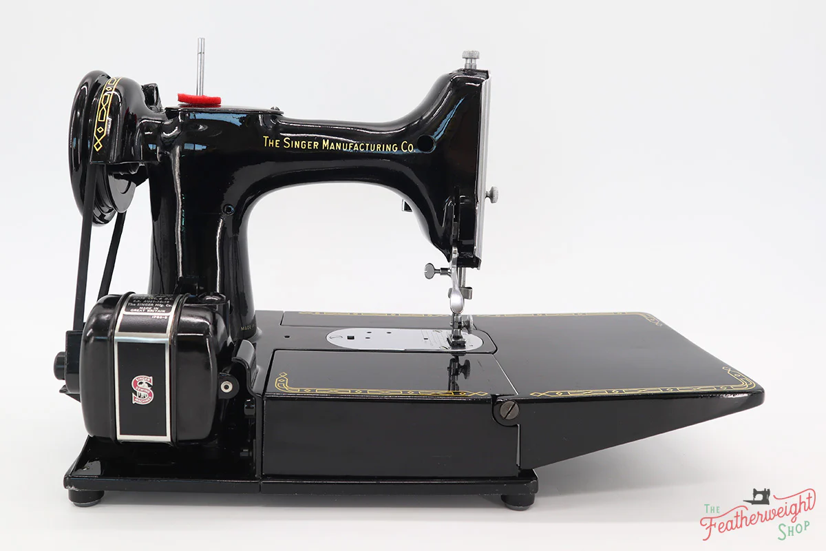 Singer Featherweight 222K Sewing Machine EM9583** - Image 7