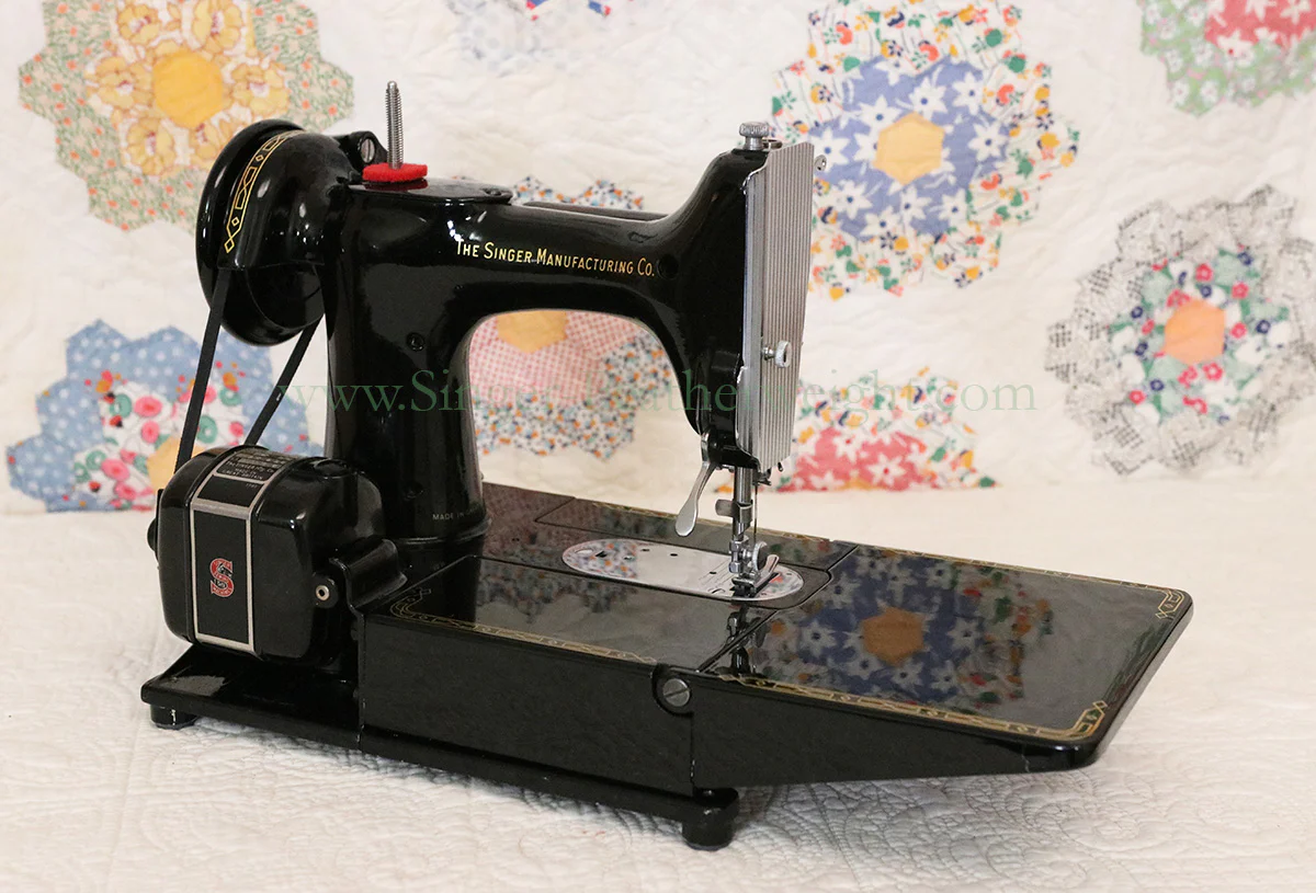 Singer Featherweight 222K Sewing Machine EM9584** - Image 6