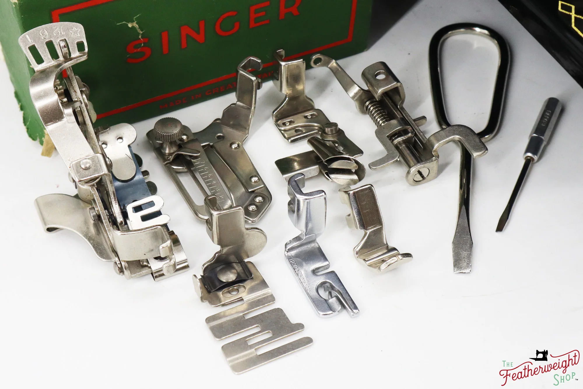 Singer Featherweight 222K Sewing Machine - EM9585**, 1957 - Image 17