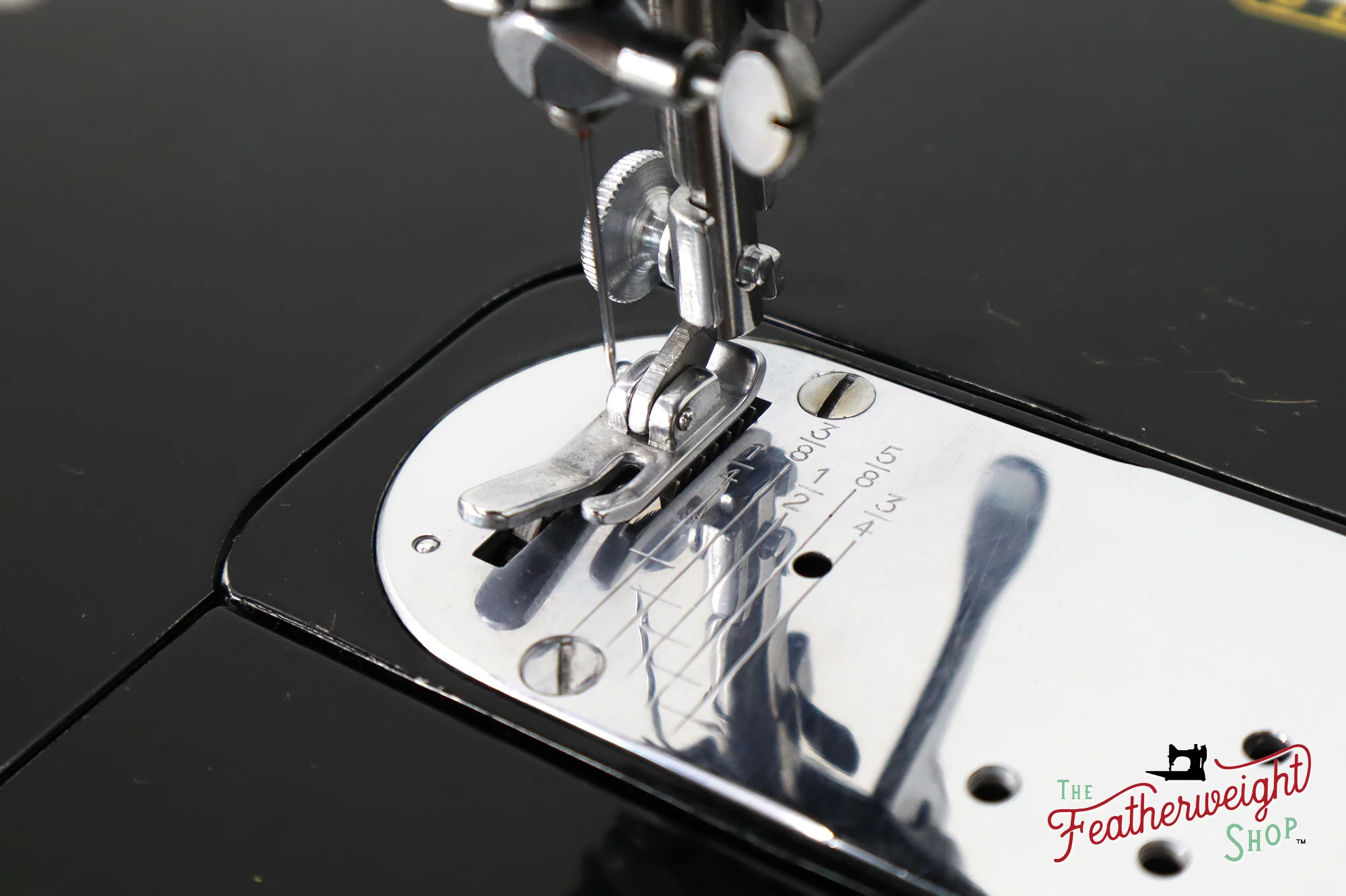 Singer Featherweight 222K Sewing Machine - EM9595**, 1957 - Image 15