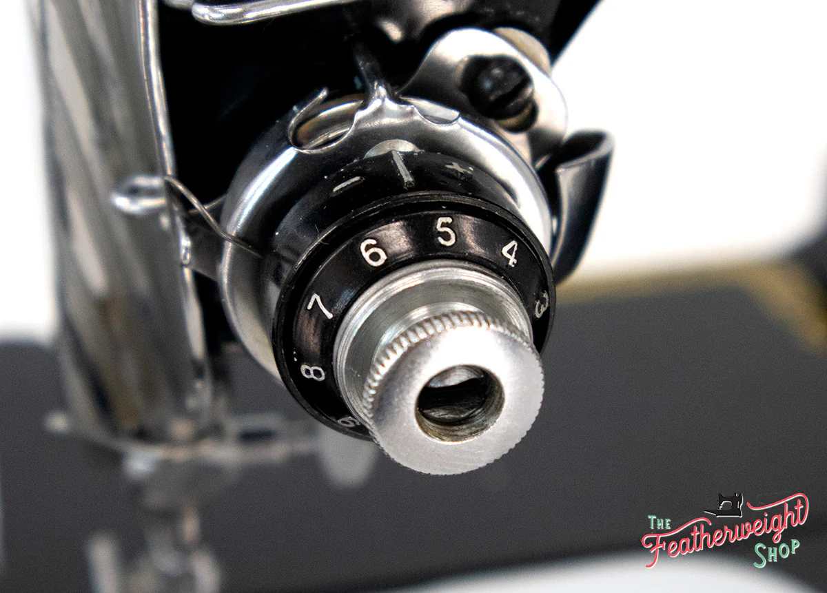 Singer Featherweight 222K Sewing Machine EM960*** - Image 17