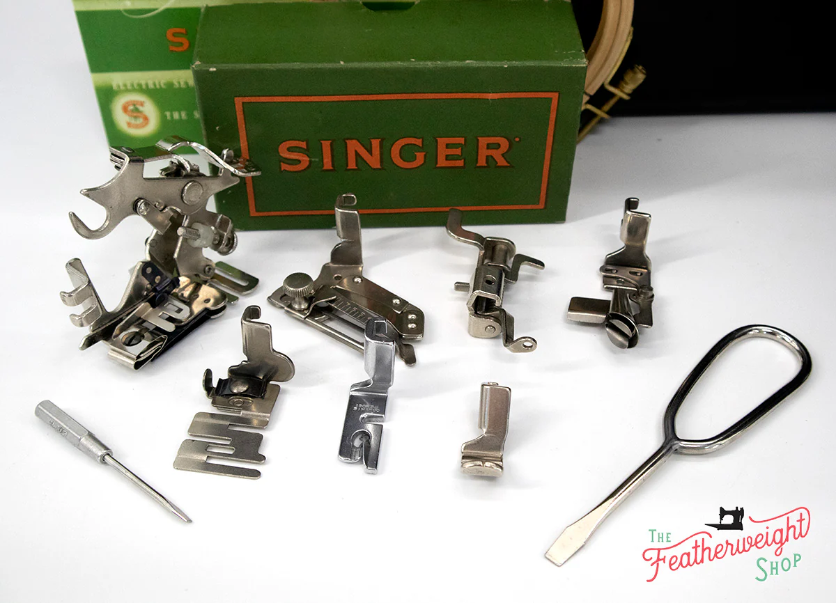 Singer Featherweight 222K Sewing Machine EM960*** - Image 22