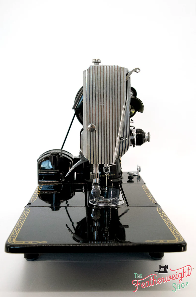 Singer Featherweight 222K Sewing Machine EM960*** - Image 5