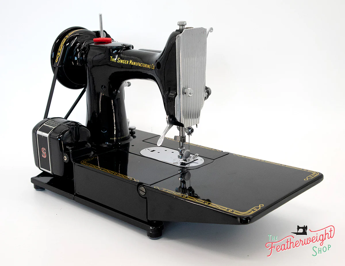 Singer Featherweight 222K Sewing Machine EM960*** - Image 7