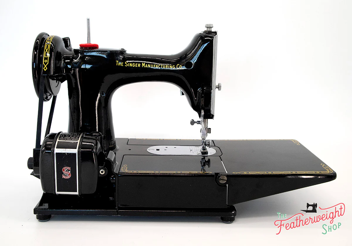 Singer Featherweight 222K Sewing Machine EM960*** - Image 8