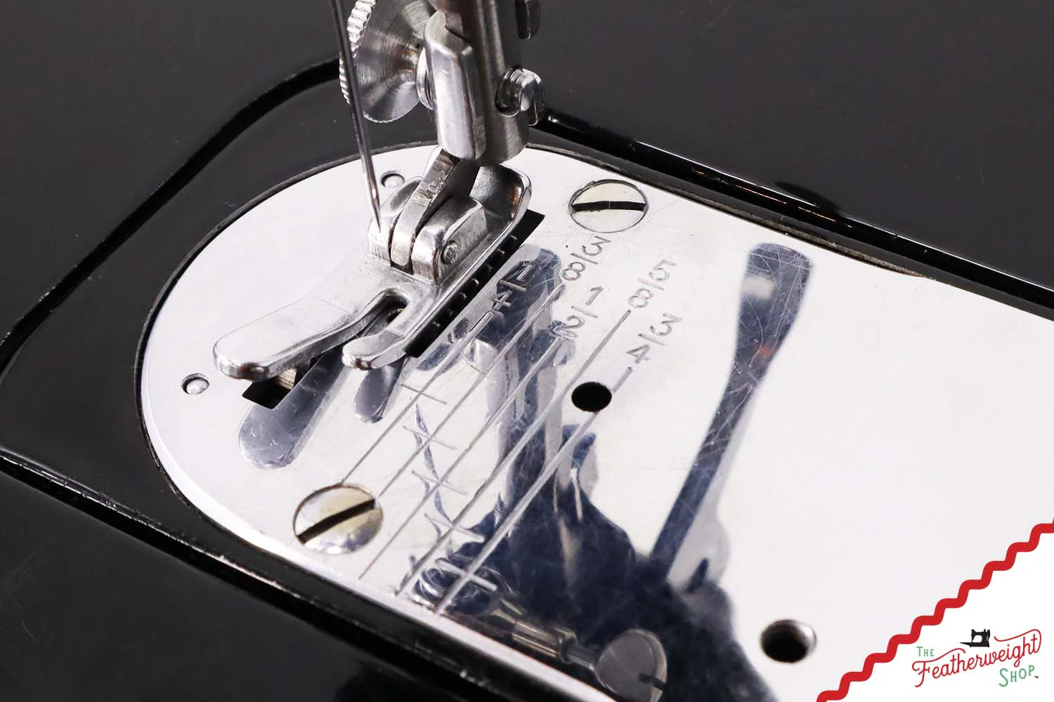 Singer Featherweight 222K Sewing Machine - EM9609**, 1957 - Image 15