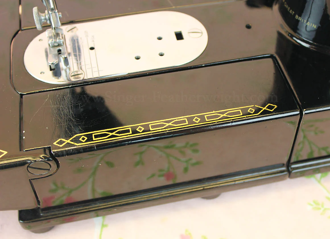 Singer Featherweight 222K Sewing Machine EM961*** - Image 12