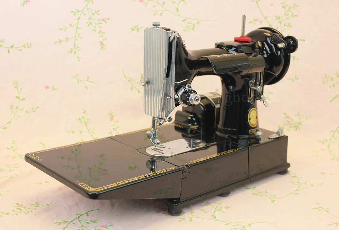 Singer Featherweight 222K Sewing Machine EM961*** - Image 2