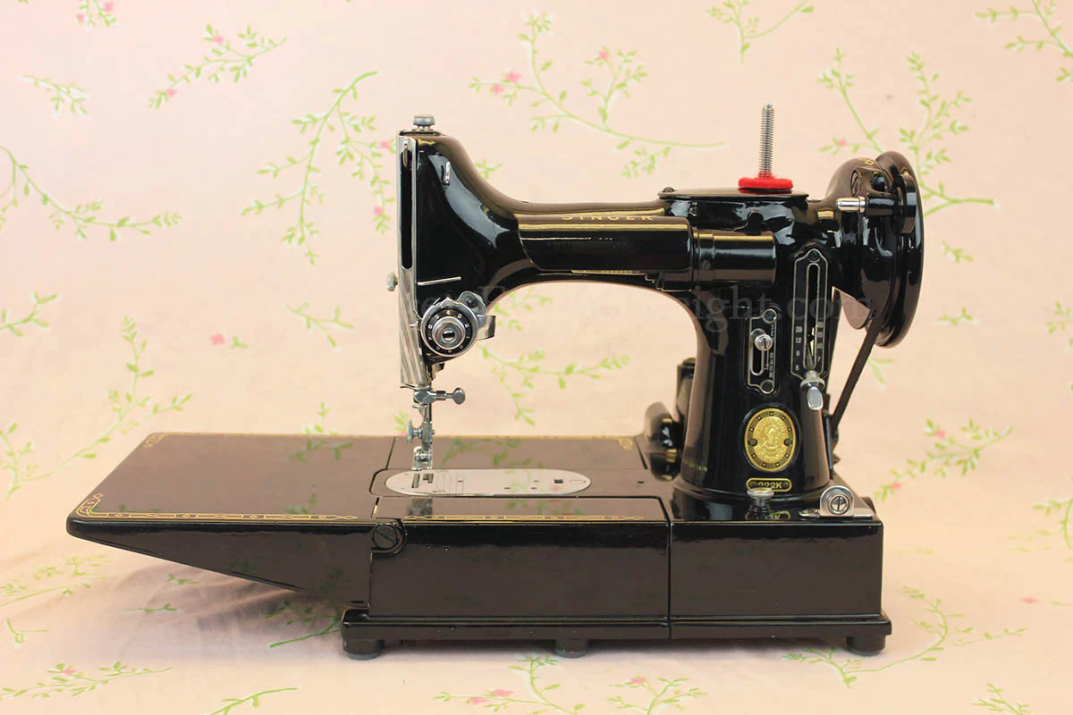 Singer Featherweight 222K Sewing Machine EM961*** - Image 3