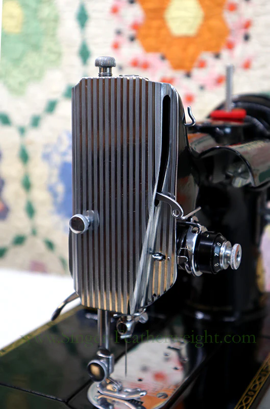 Singer Featherweight 222K Sewing Machine EM9611** - Image 13