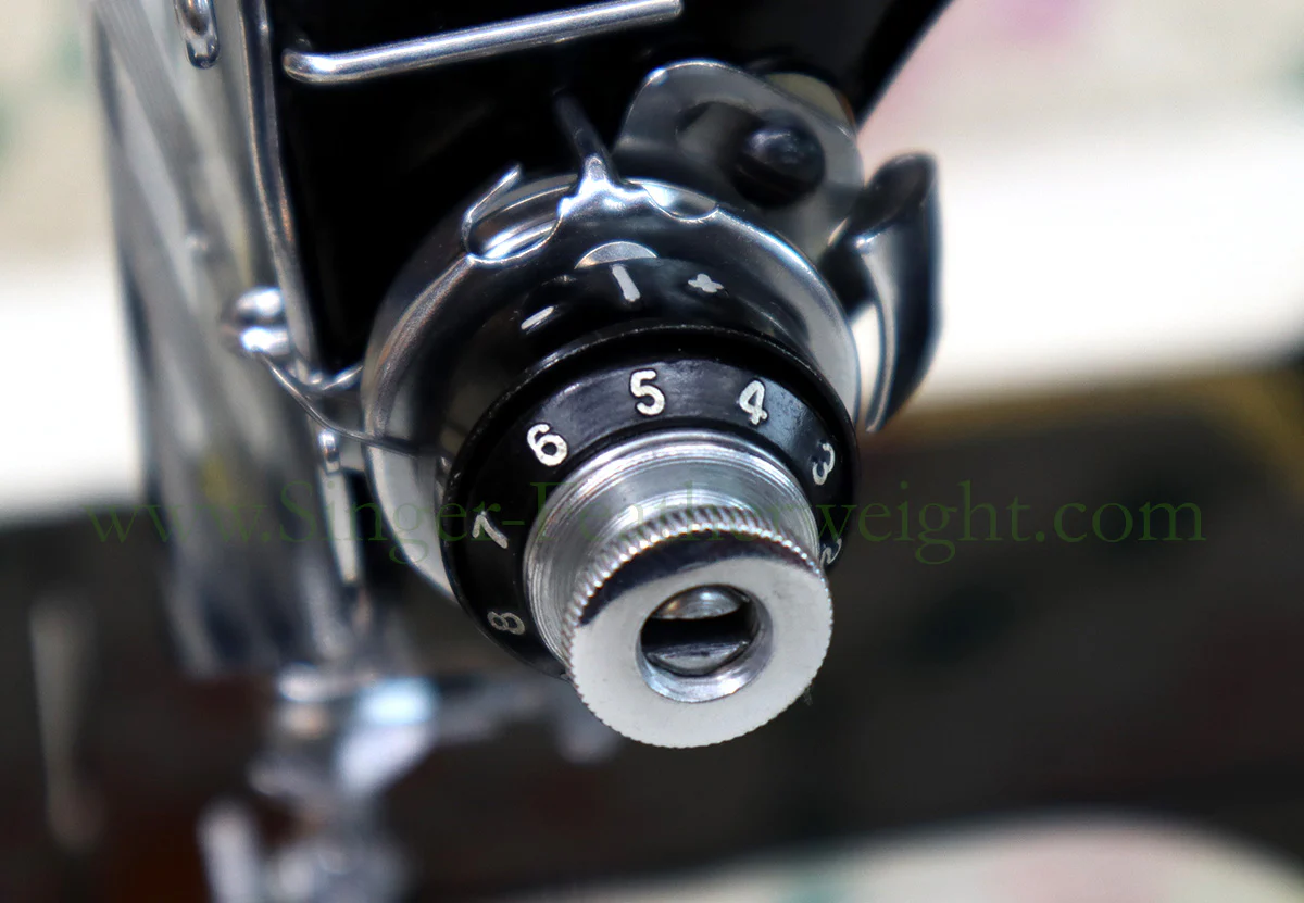 Singer Featherweight 222K Sewing Machine EM9611** - Image 14