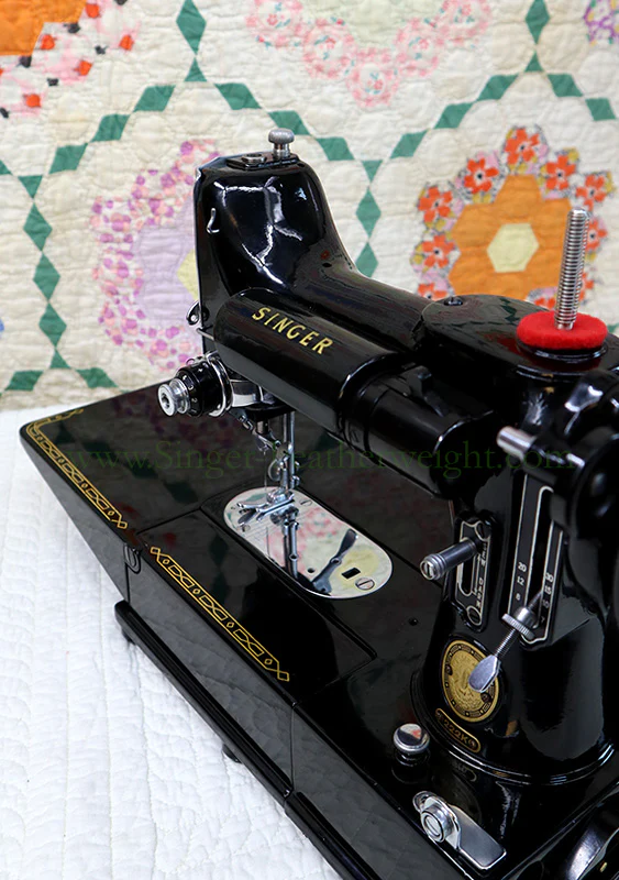 Singer Featherweight 222K Sewing Machine EM9611** - Image 16