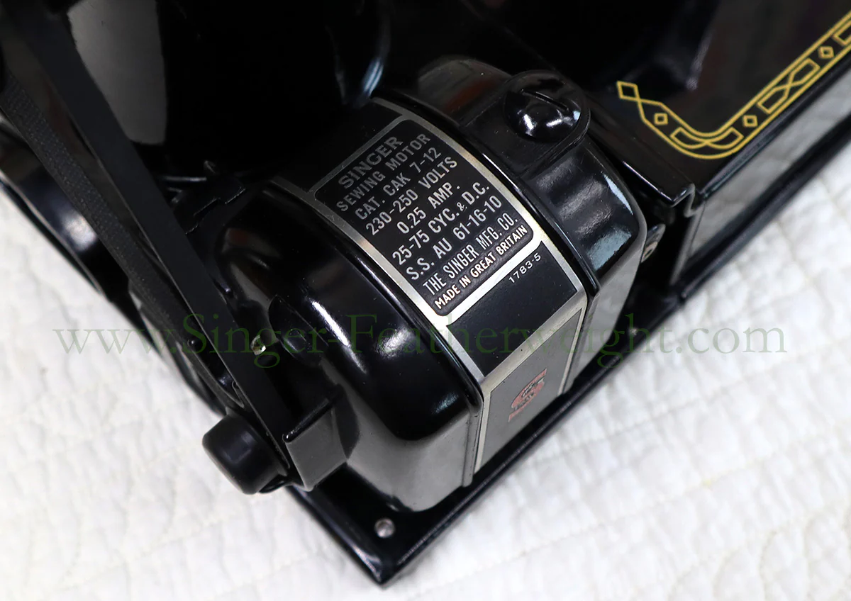 Singer Featherweight 222K Sewing Machine EM9611** - Image 19
