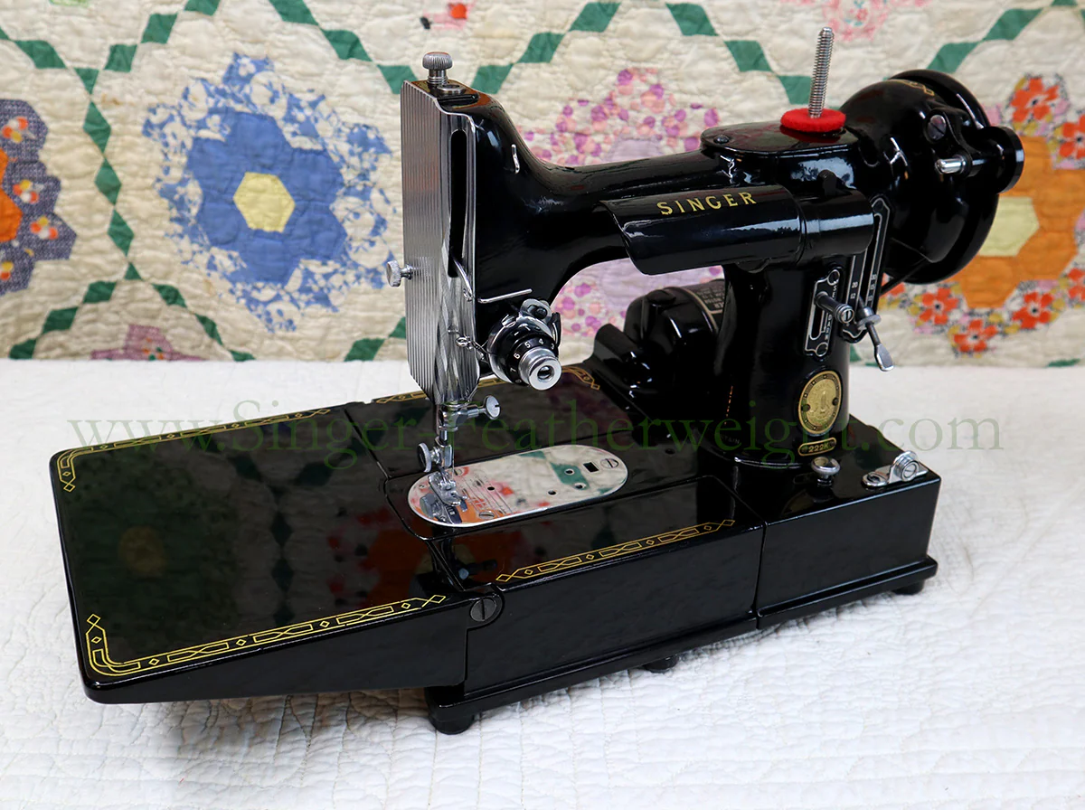 Singer Featherweight 222K Sewing Machine EM9611** - Image 3