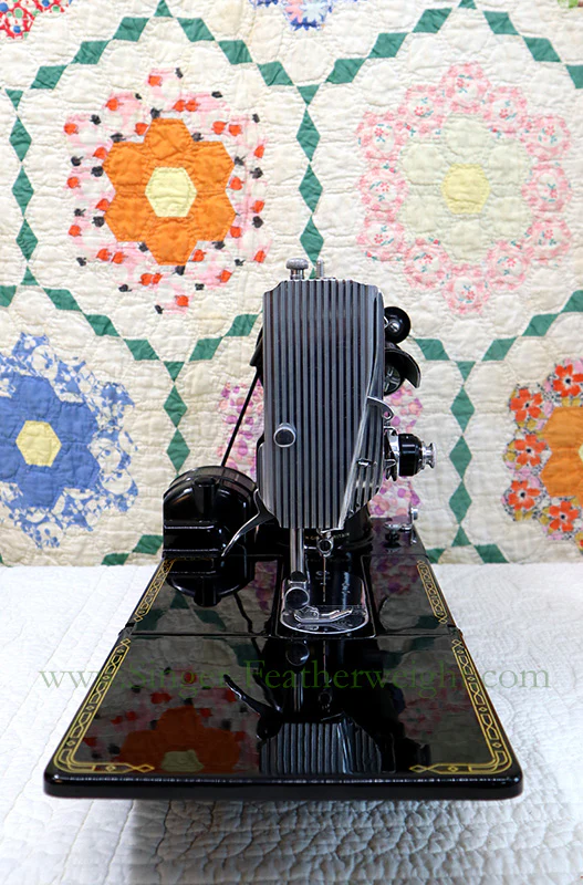 Singer Featherweight 222K Sewing Machine EM9611** - Image 4