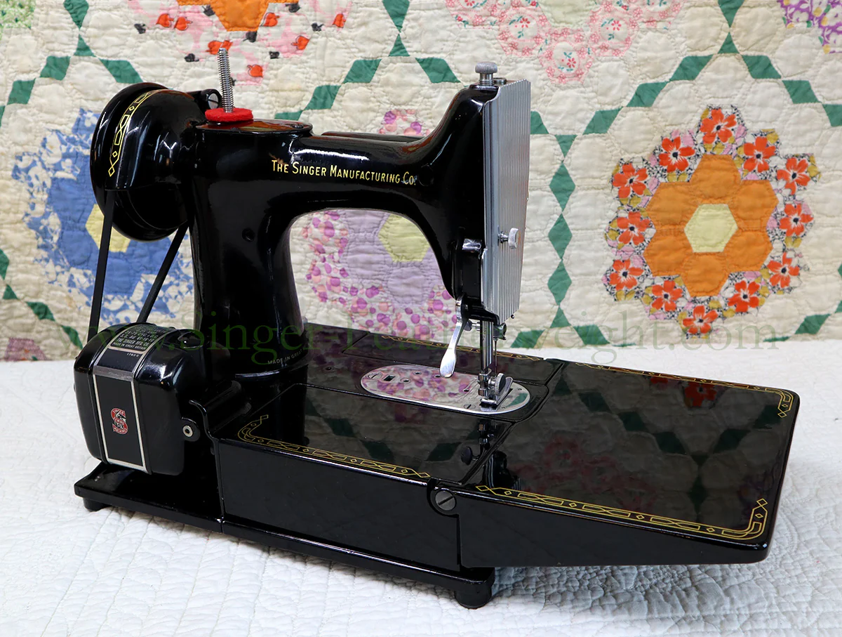 Singer Featherweight 222K Sewing Machine EM9611** - Image 5