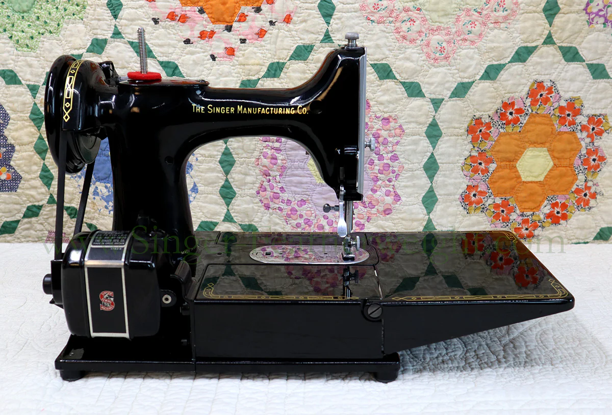 Singer Featherweight 222K Sewing Machine EM9611** - Image 6
