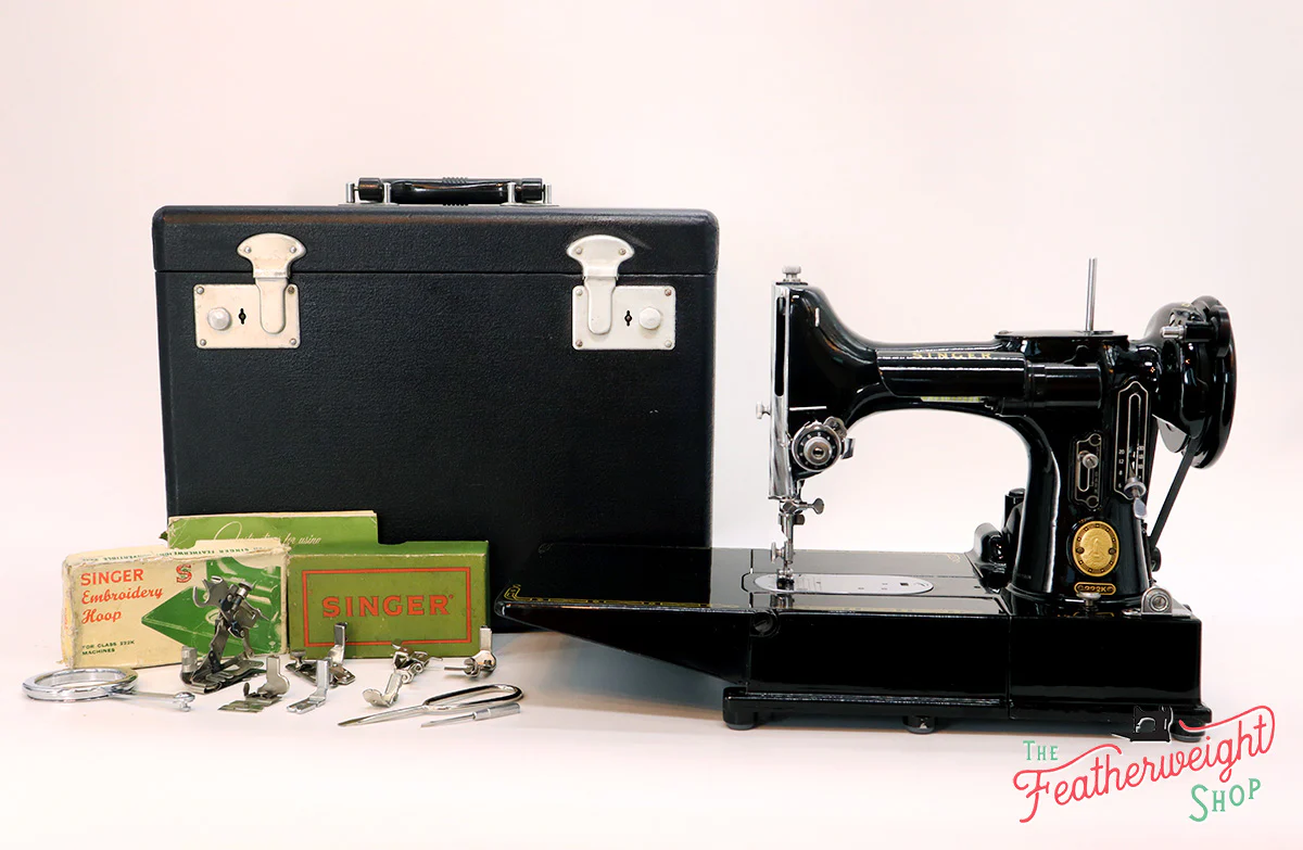 Singer Featherweight 222K Sewing Machine EM9612** - Image 2