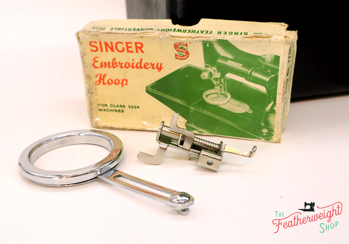 Singer Featherweight 222K Sewing Machine EM9612** - Image 24