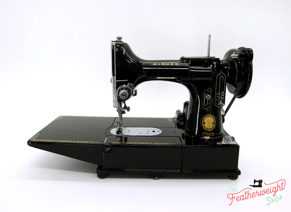 Singer Featherweight 222K Sewing Machine EM9612** - Image 3
