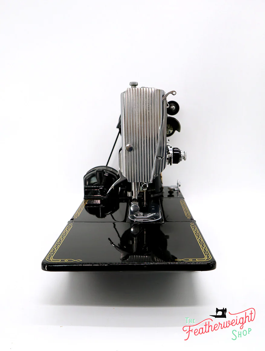 Singer Featherweight 222K Sewing Machine EM9612** - Image 5