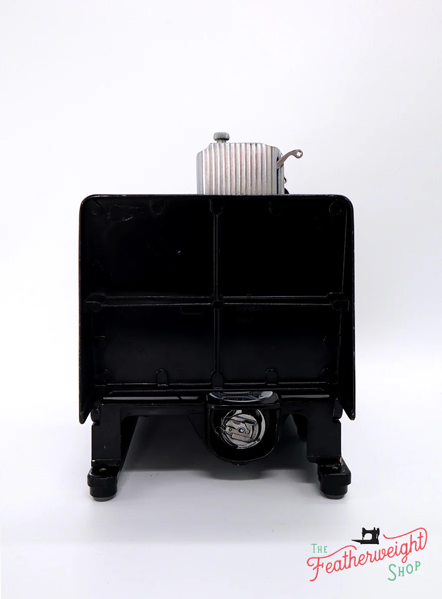 Singer Featherweight 222K Sewing Machine EM9612** - Image 6