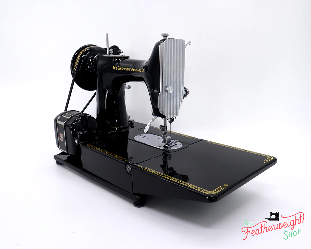Singer Featherweight 222K Sewing Machine EM9612** - Image 7