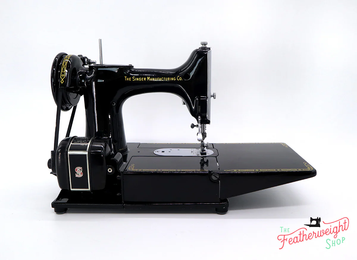 Singer Featherweight 222K Sewing Machine EM9612** - Image 8