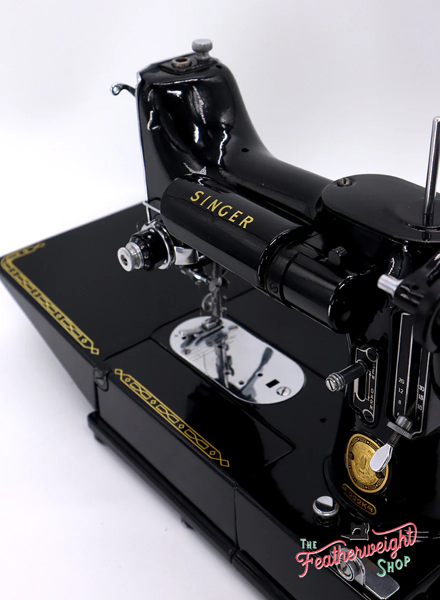 Singer Featherweight 222K Sewing Machine EM9612** - Image 9
