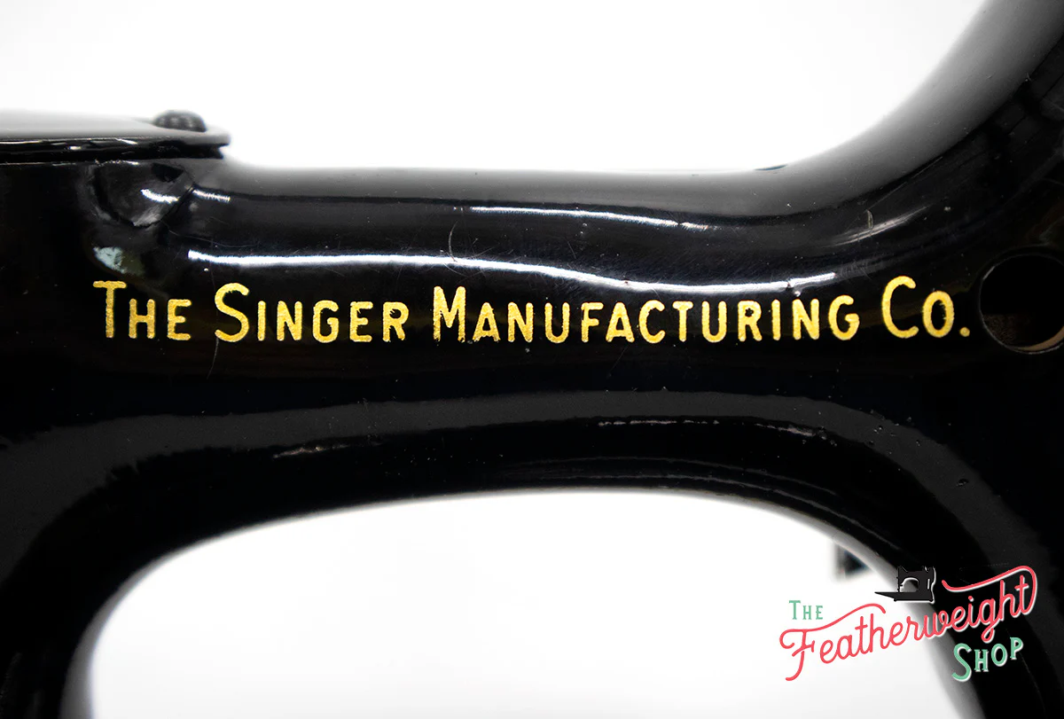 Singer Featherweight 222K Sewing Machine EM9618** - Image 14