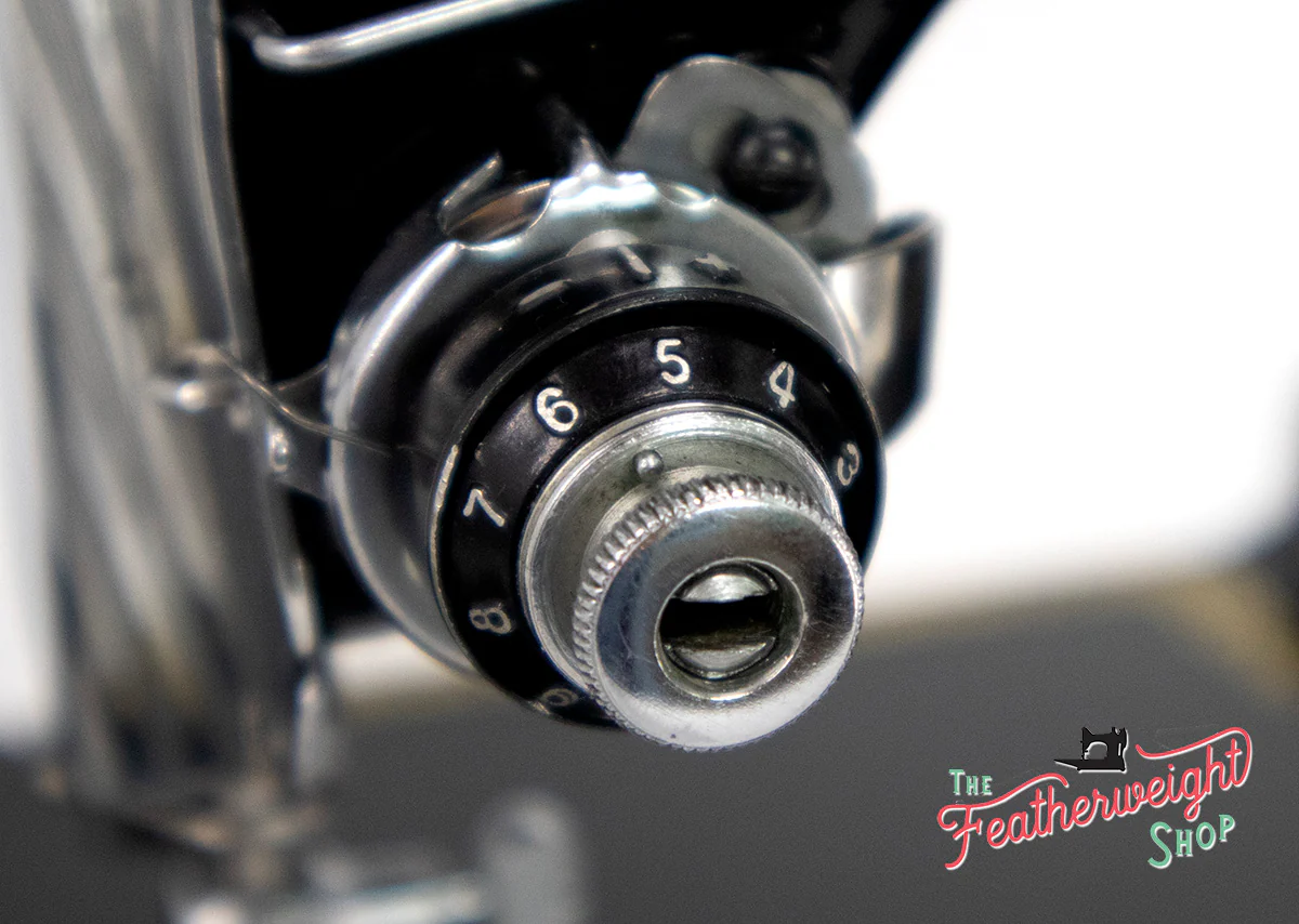 Singer Featherweight 222K Sewing Machine EM9618** - Image 18