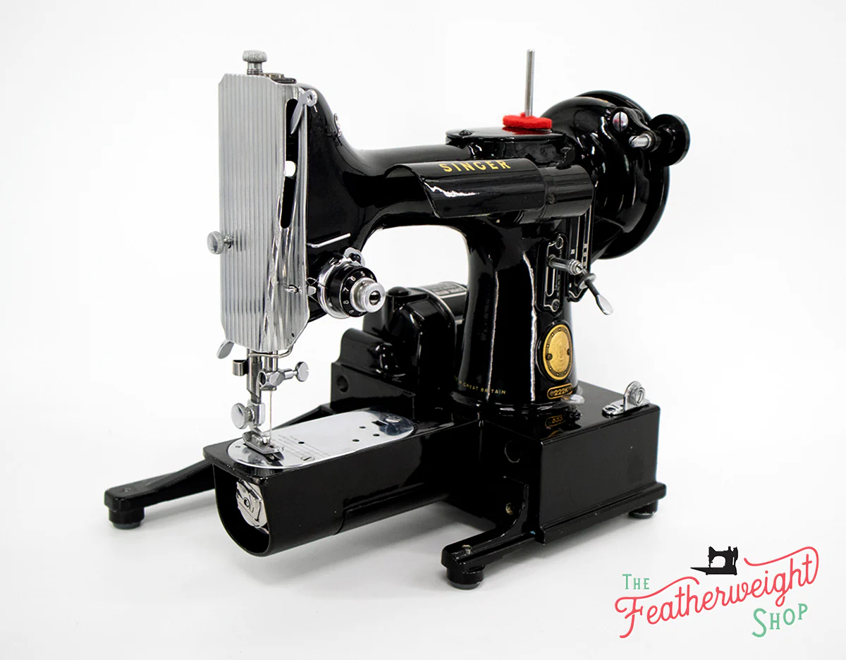 Singer Featherweight 222K Sewing Machine EM9618** - Image 2