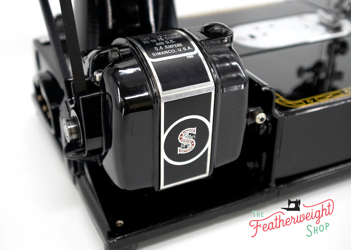 Singer Featherweight 222K Sewing Machine EM9618** - Image 21