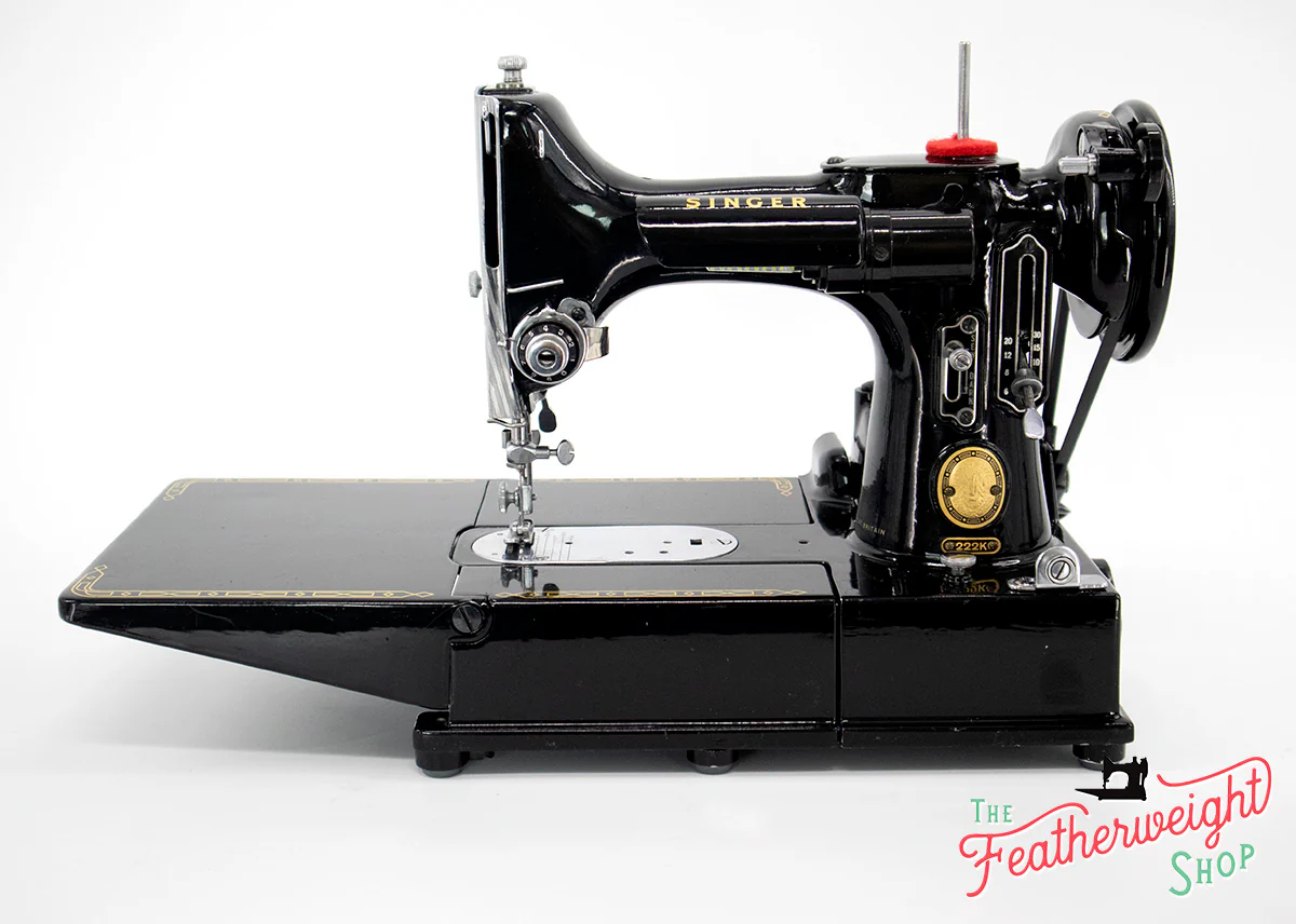 Singer Featherweight 222K Sewing Machine EM9618** - Image 3