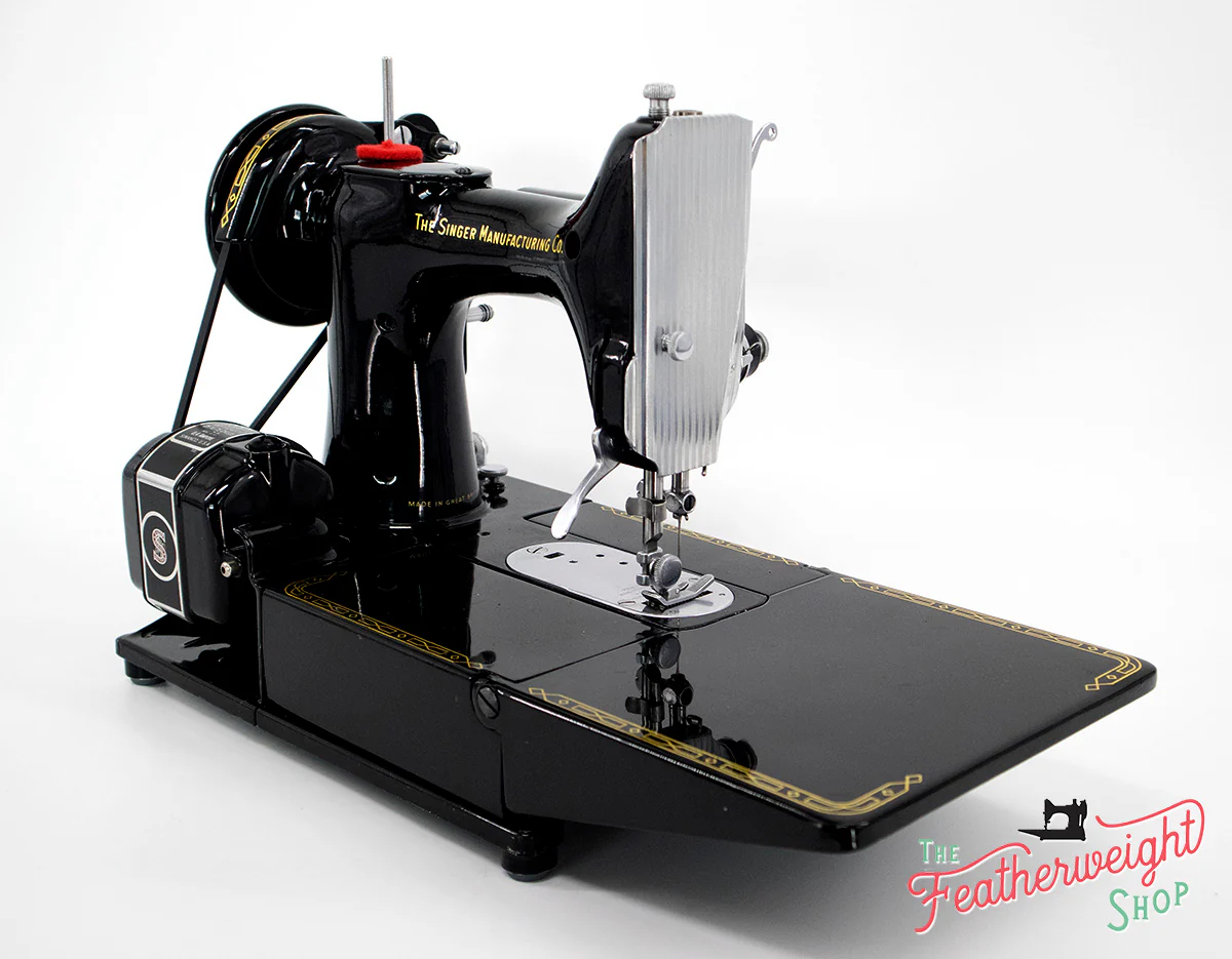 Singer Featherweight 222K Sewing Machine EM9618** - Image 7