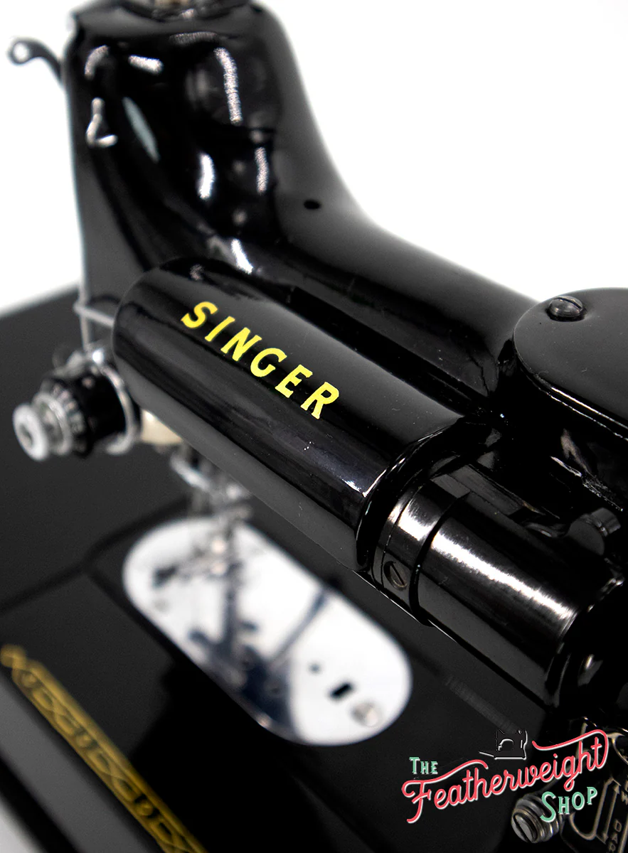 Singer Featherweight 222K Sewing Machine EM9618** - Image 9