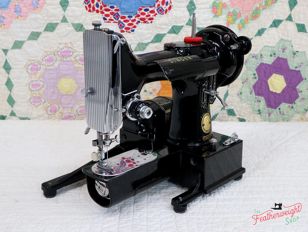Singer Featherweight 222K Sewing Machine EN1345** - Image 2
