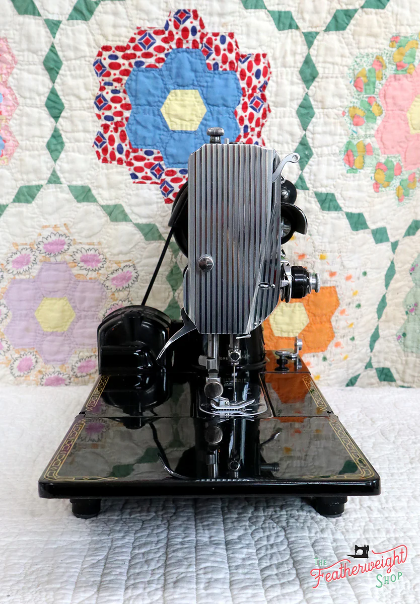 Singer Featherweight 222K Sewing Machine EN1345** - Image 5